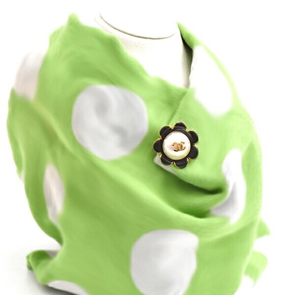 CHANEL Gold Pearl Logo Brooch - Picture 9 of 10